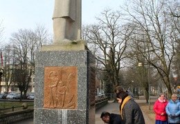  (photo)