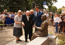  (photo)
