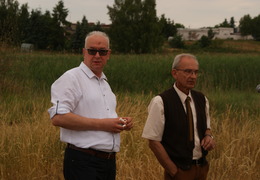  (photo)
