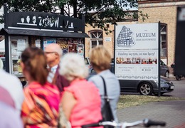  (photo)