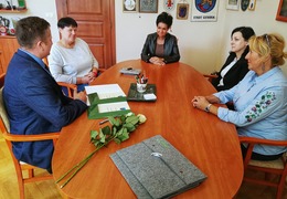 (photo)