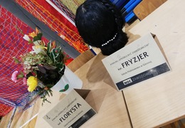  (photo)