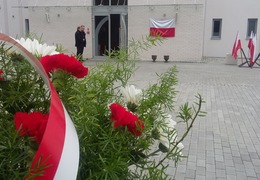  (photo)