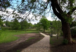 Park przy ul. Mokrej nad rzeką Głomią (photo)