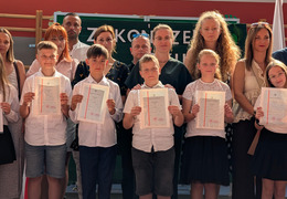  (photo)
