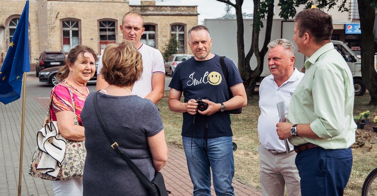 15 drzewek na 15- lecie Unii Europejskiej - zdjęcie